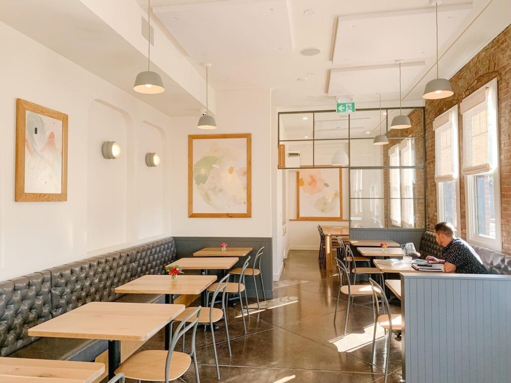 cafe minimalis artsy